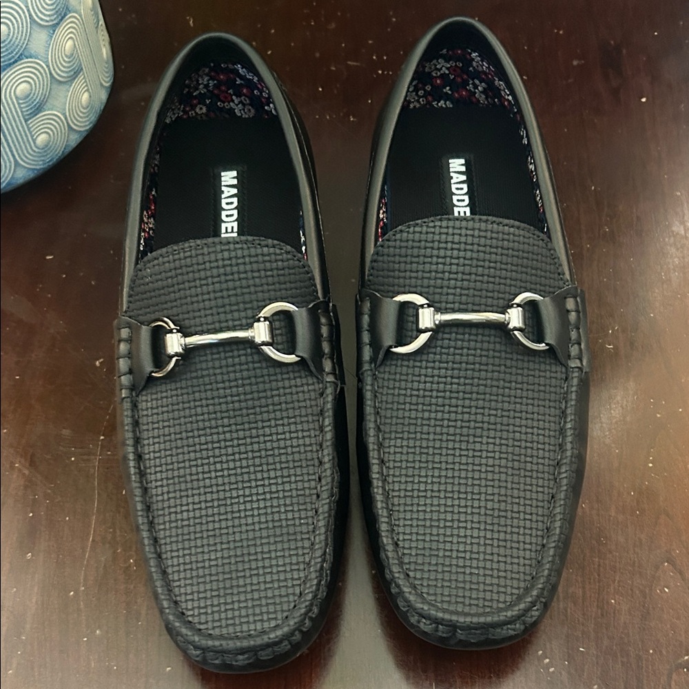 Madden M-dawnn Black Textured everyday , Loafers with Silver Accents, size 8